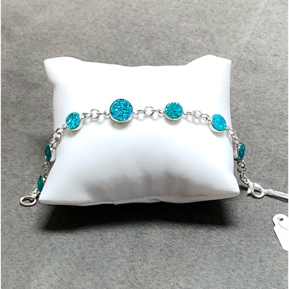 COPY🎉Host Pick🎉 Blue/Green Druzy Quartz Silver tone Bracelet NWT